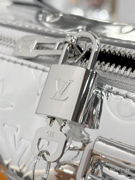 Louis Vuitton Speedy Bandoulière 20 bag product view 5