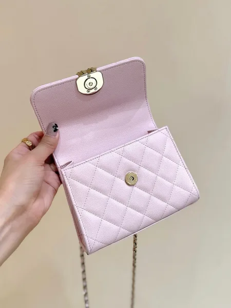 Chanel 25S Double C Logo Diamond Shiny Calfskin Bag product view 6