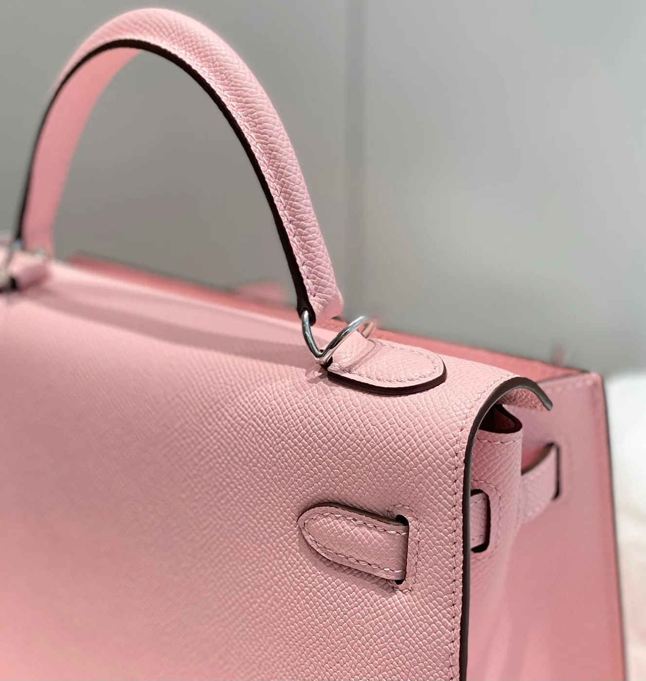 Hermès Kelly 28 cm In Rose Sakura Epsom Silver Hardware Bag product view 5