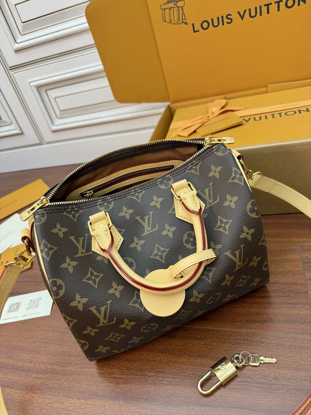 Louis Vuitton Speedy Bandoulière 25 Handbag in Monogram product view 5