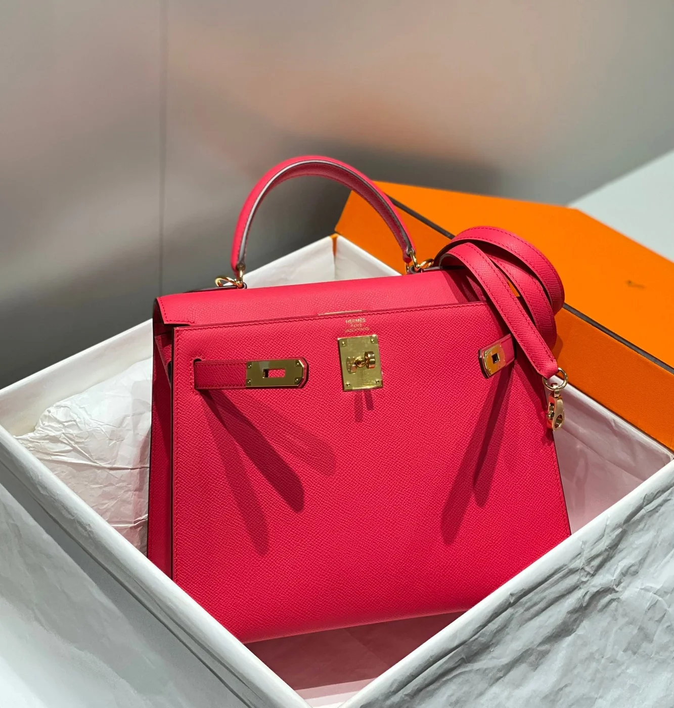 Hermès Kelly 28 cm In Rose Tyrien Swift Calfskin Gold Hardware Bag product view 8