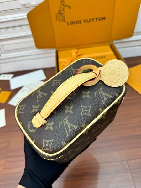 Louis Vuitton Nice Mini toiletry Bag product view 3