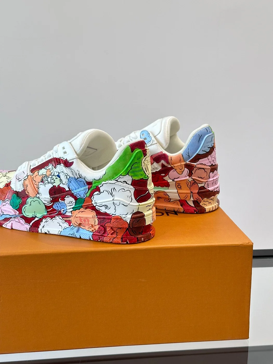 Louis Vuitton Men Multicolor Leather Sneakers product view 5