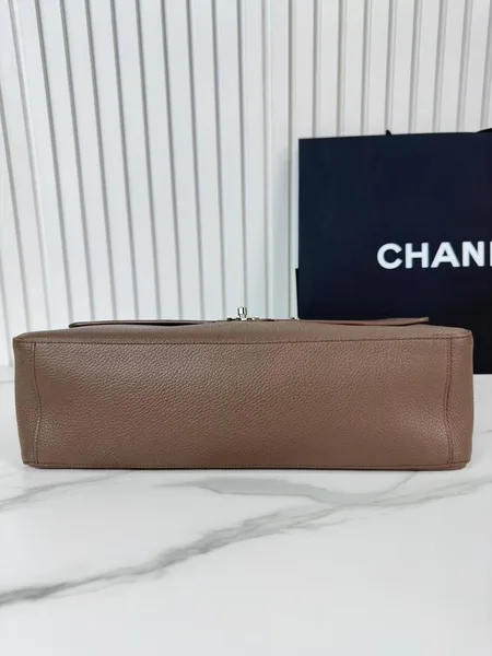 Chanel Maxi Flap bag from the Spring/Summer 2026 collection product view 3