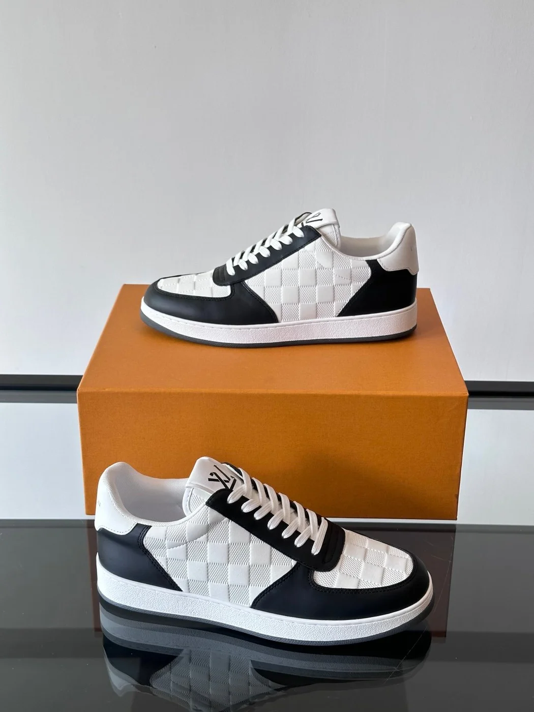 Louis Vuitton Men Black White Leather Sneakers product view 4