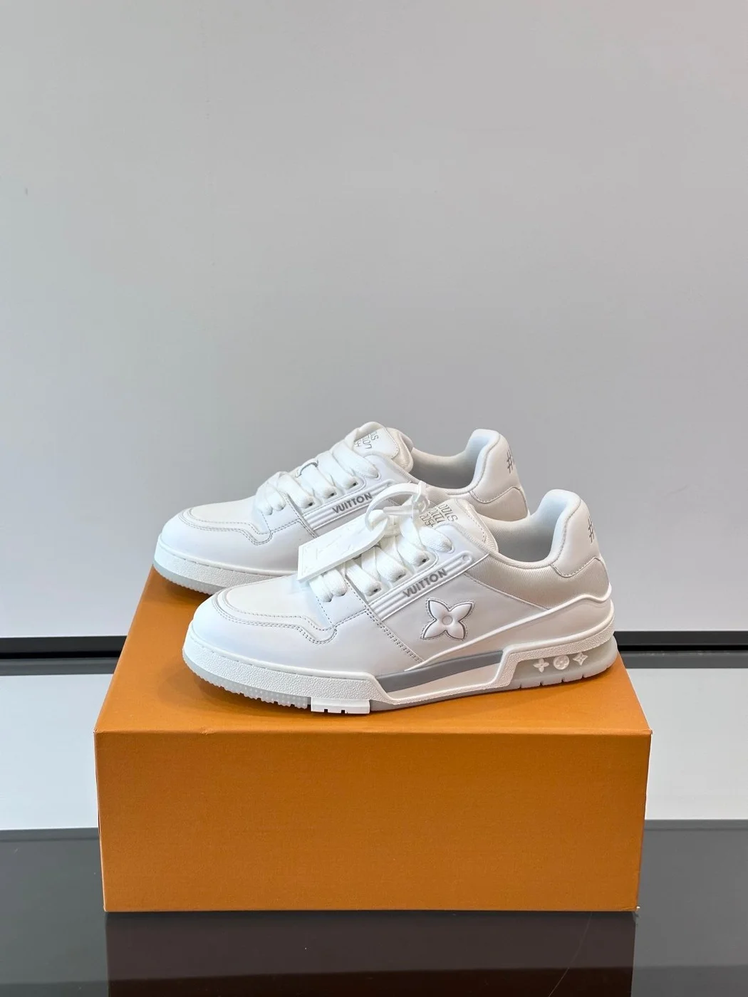 Louis Vuitton Men White Leather Sneakers product view 3