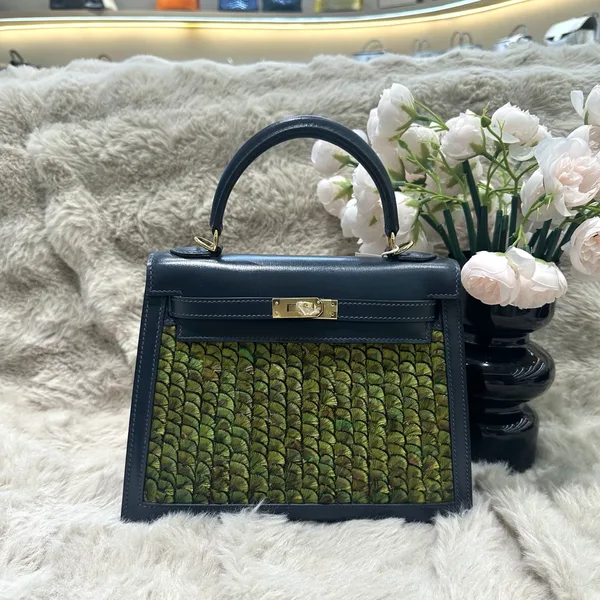 Hermès Kelly 25 cm Two-Tone Gold Hardware Bag product view 1
