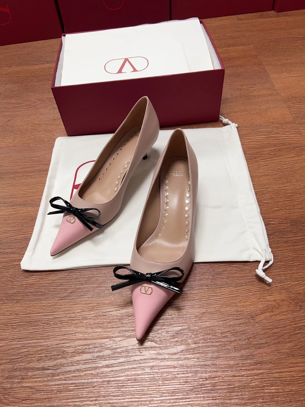 Valentino Women Pink Leather Bow Detail Kitten Heel Pumps product view 1