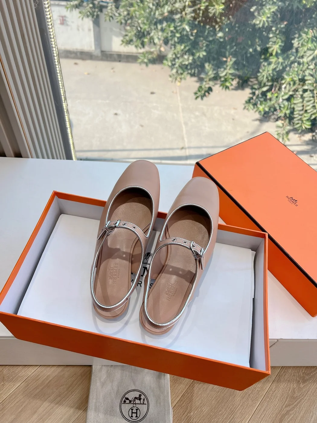 Hermès Women Beige Leather Mary Jane Flats product view 3