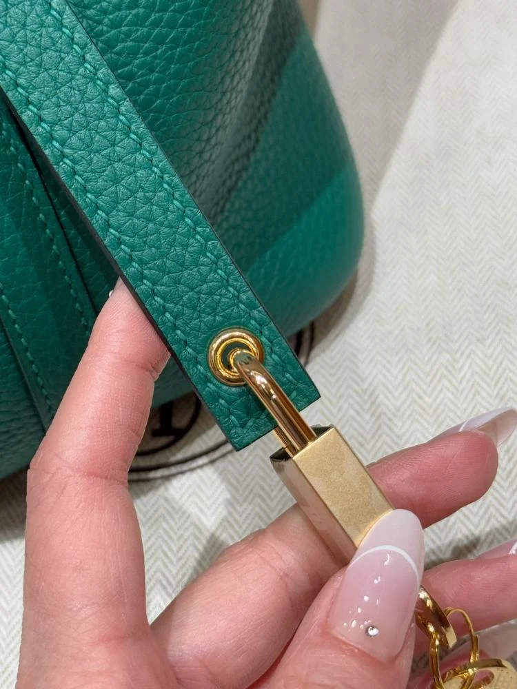 Hermès Togo leather green with gold hardware 18 cm Bag product view 7