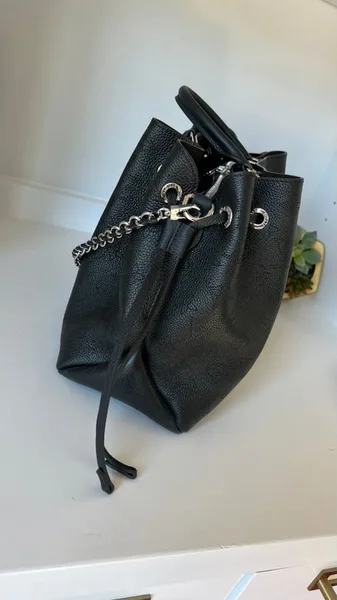 Louis Vuitton bella mahina tote black product view 3