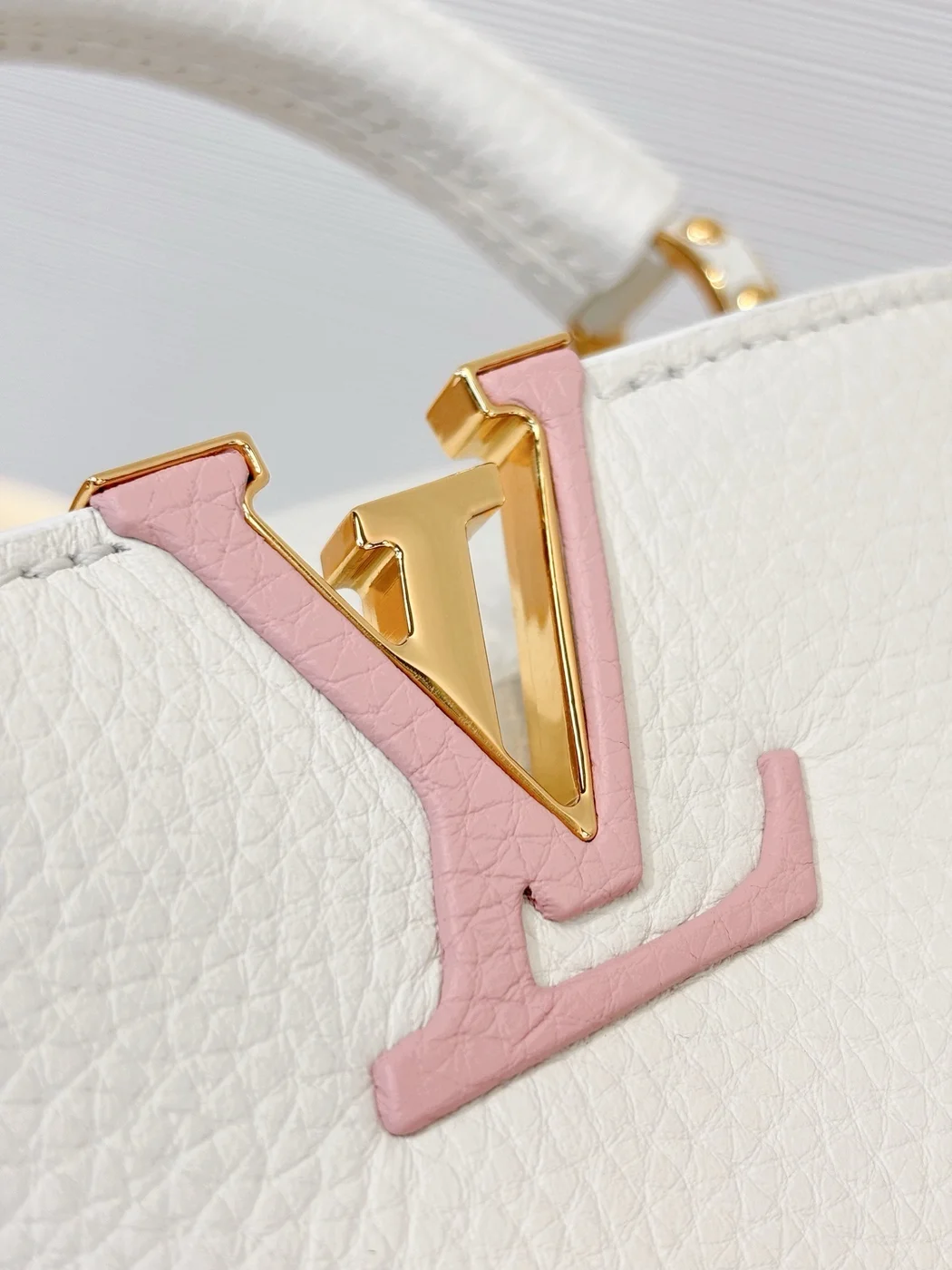 Louis Vuitton Capucines bag in white Taurillon leather product view 2