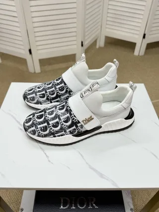 Dior sneakers: the B22 model product view 1