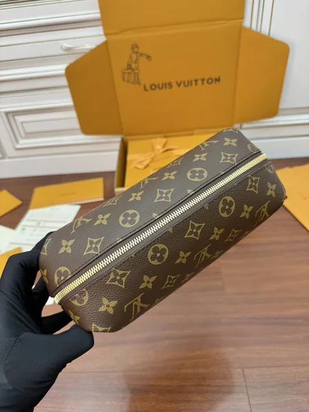 Louis Vuitton Cosmetic Pouch GM in Monogram canvas product view 2