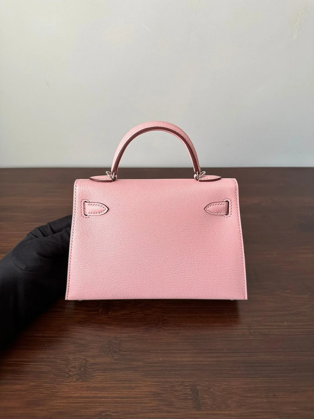 Hermès Mini Kelly 20 bag in Rose Sakura leather with silver hardware product view 3