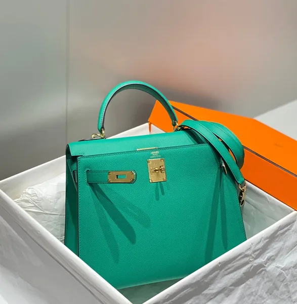 Hermès Kelly 28 cm In Vert Vertigo Epsom Calfskin Gold Hardware Bag product view 4