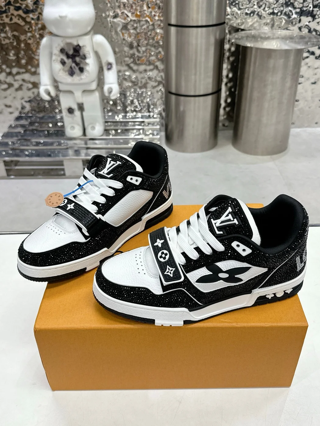 Louis Vuitton Women Black White Leather Sneakers product view 5