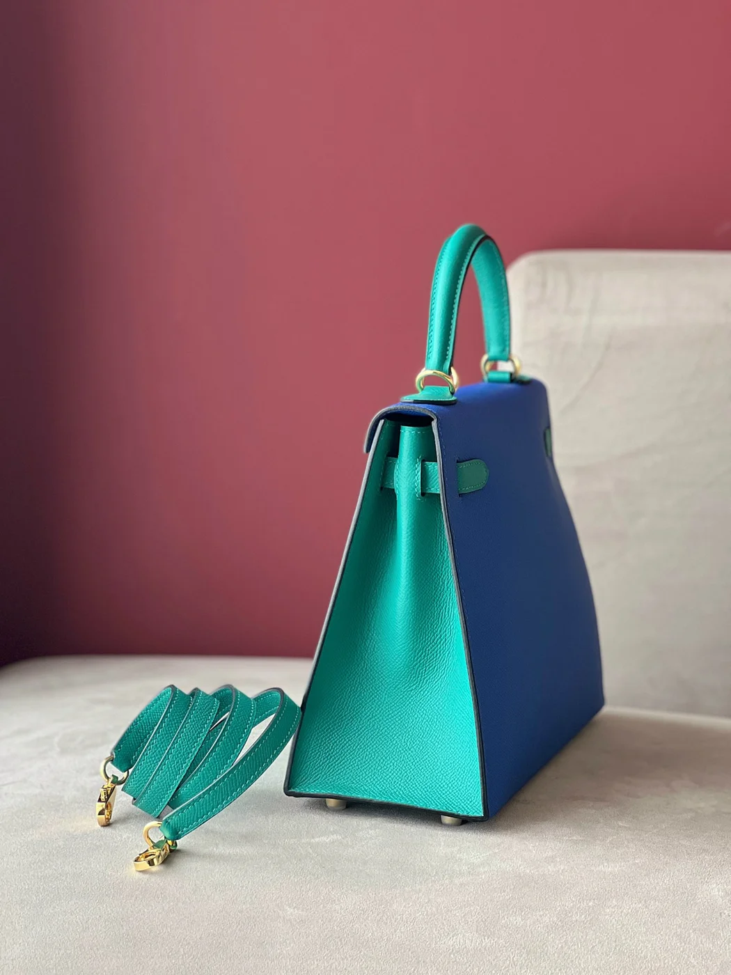 Hermès Kelly 28 Epsom Light Blue/ Electric Blue Palladium Hardware Bag product view 4