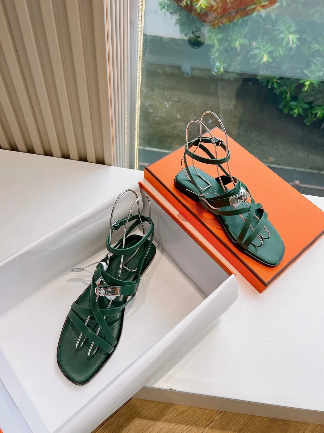 Hermès Women Green Leather Strappy Sandals product view 4