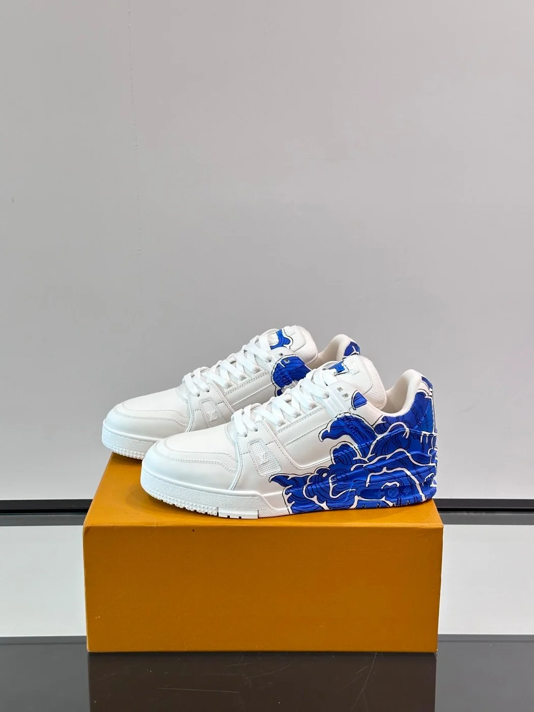 Louis Vuitton Men White Blue Leather Sneakers product view 3