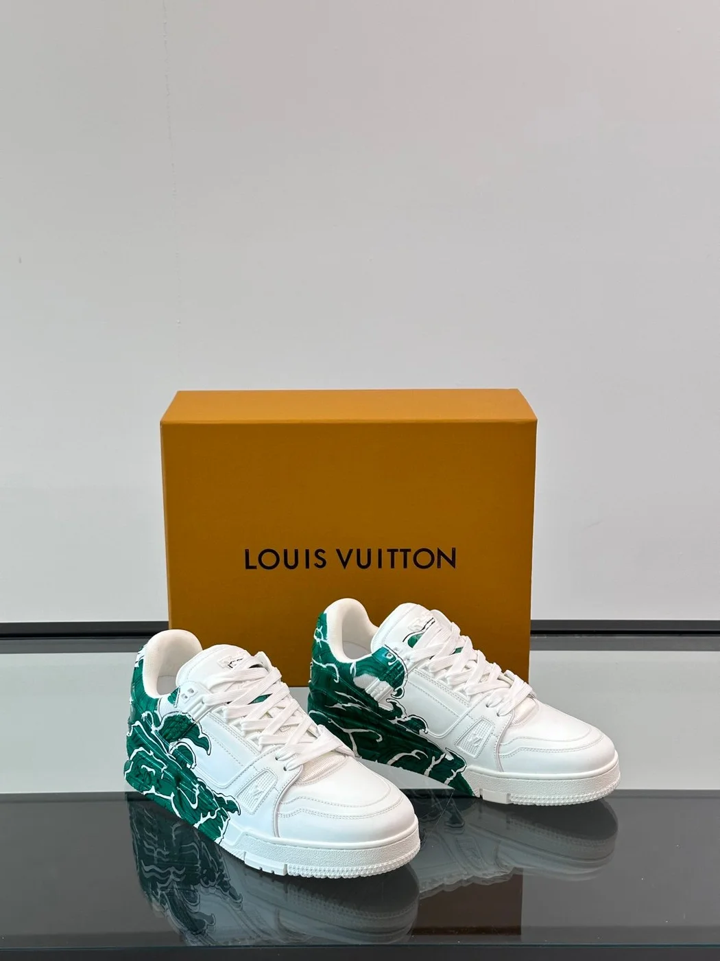 Louis Vuitton Men White Leather Sneakers With Green Graphic product view 5