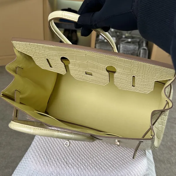Hermès Birkin 35 cm Crocodile Leather Gold Hardware Bag product view 8