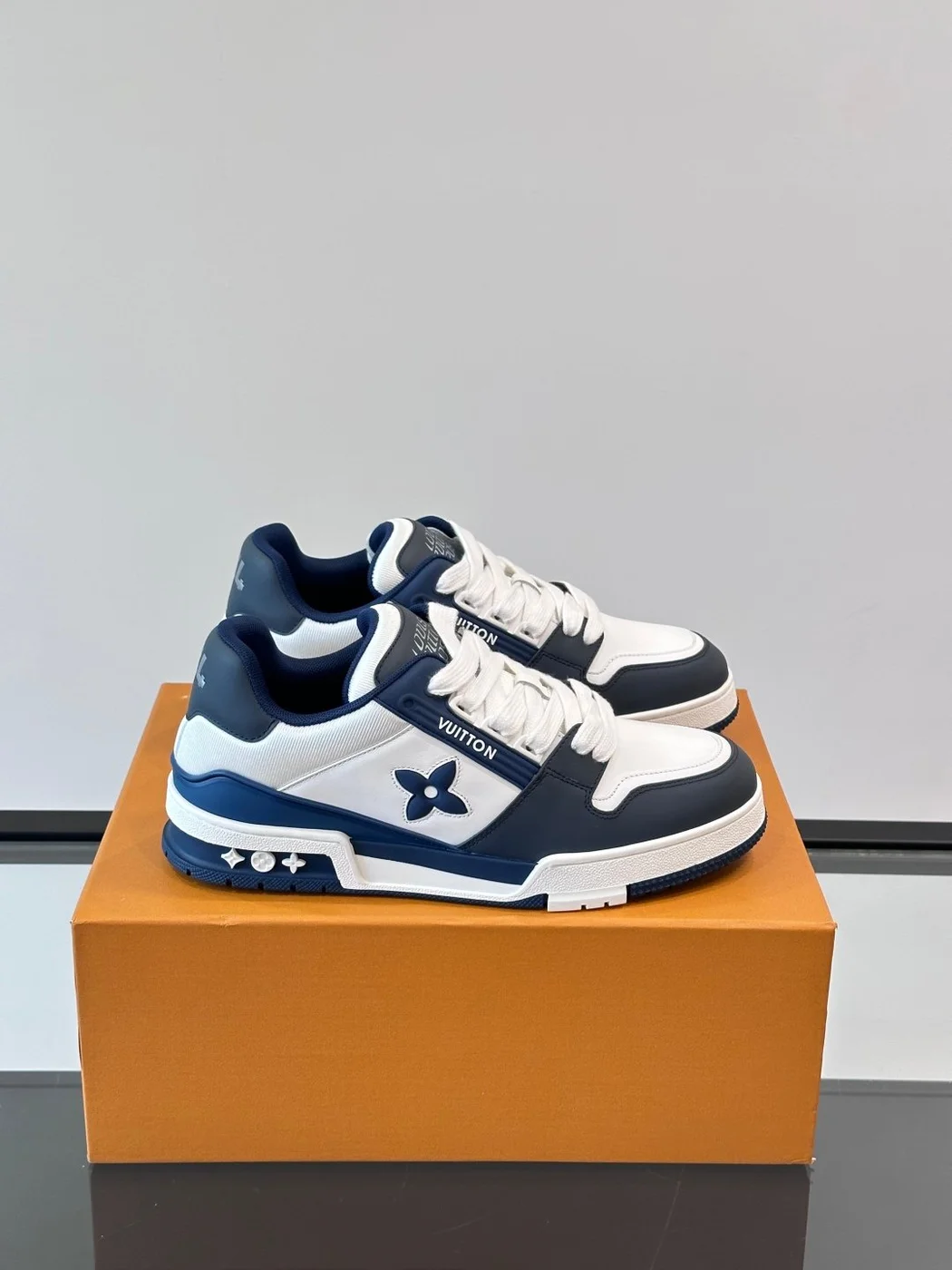 Louis Vuitton Men White And Navy Leather Sneakers product view 1