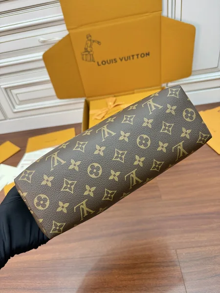 Louis Vuitton Cosmetic Pouch GM in Monogram canvas product view 5