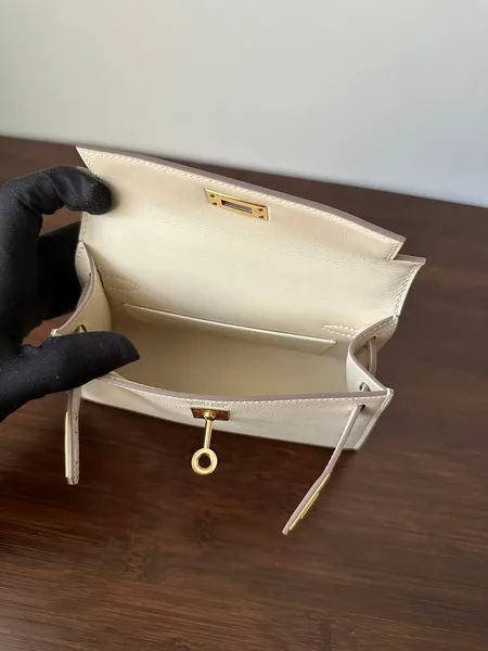 Hermès Kelly Mini 20 White Chevre Gold Hardware Bag product view 6