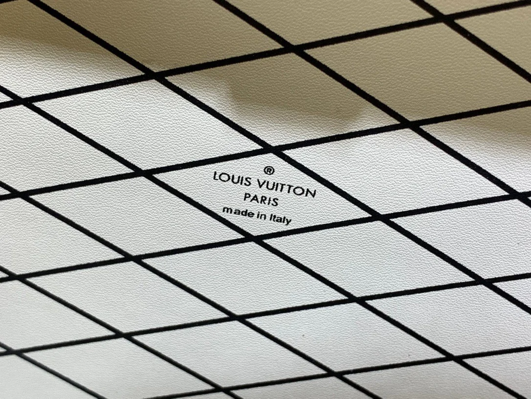 Louis Vuitton Petite Malle Louis Vuitton Monogram Pattern Handbags 24x16x13cm product view 9