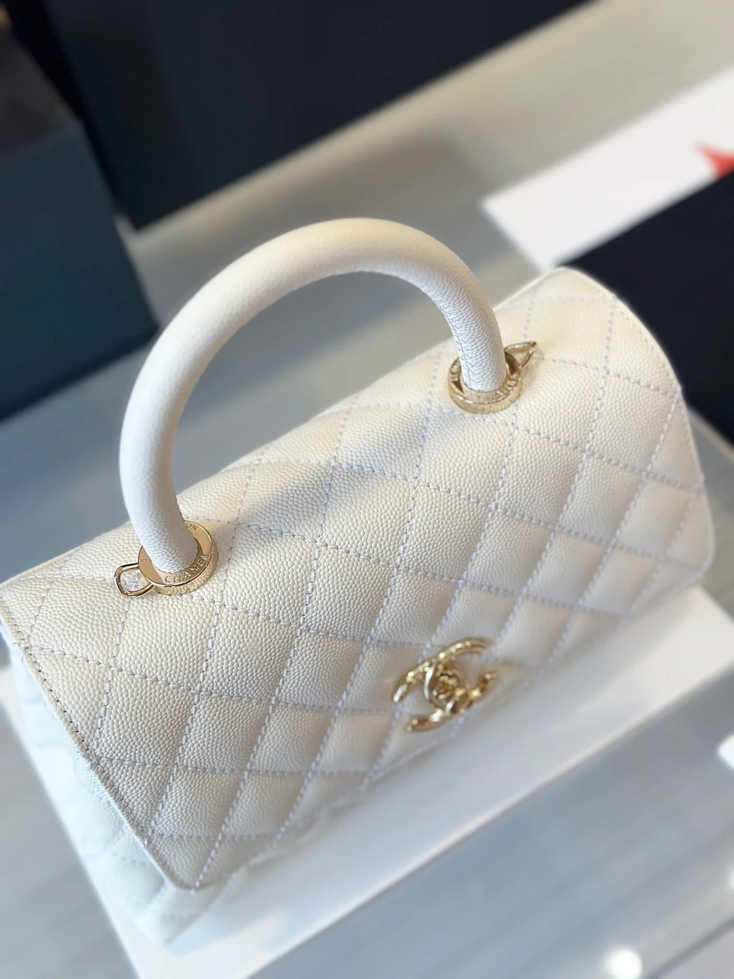 Chanel Coco Handbag Lizard Skin White With Lock Gold 23 cm product view 4