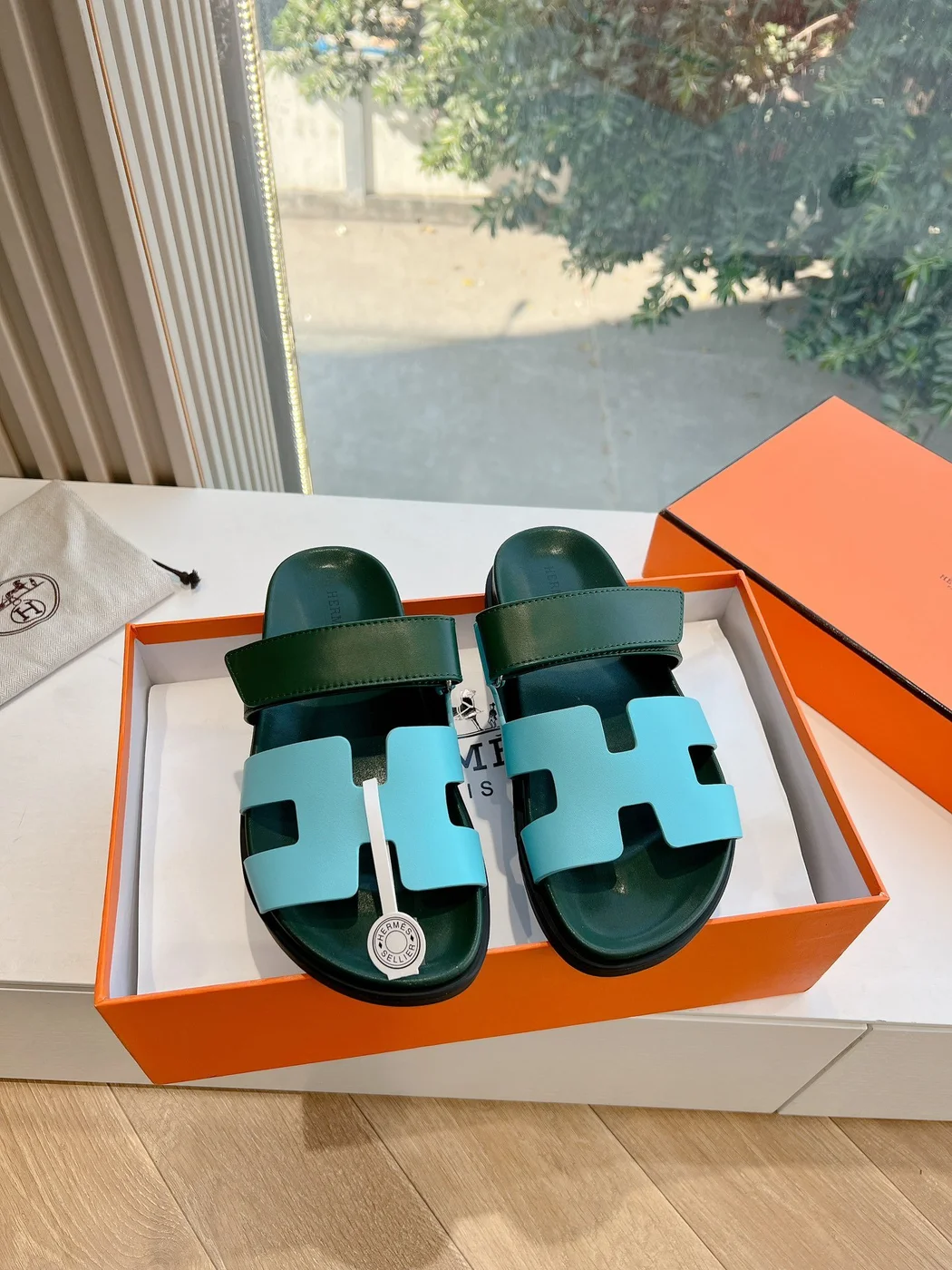 Hermès Women Green Leather Blue Sandals product view 3
