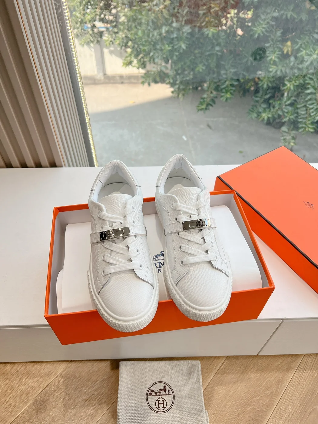 Hermès Women White Leather Sneakers product view 3