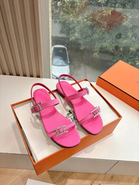 Hermès Women Pink Leather Sandals product view 1