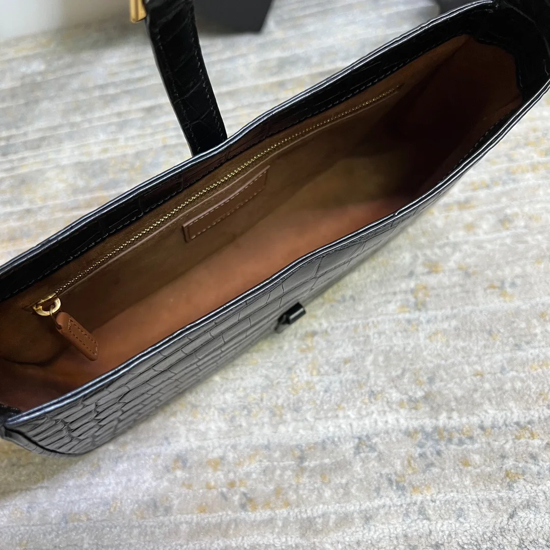 Saint Laurent Le 5 À 7 Green Crocodile-effect Leather Shoulder Bag In Black product view 4