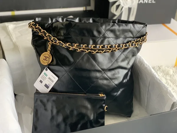 Chanel 22 Small Handbag in Black product view 4