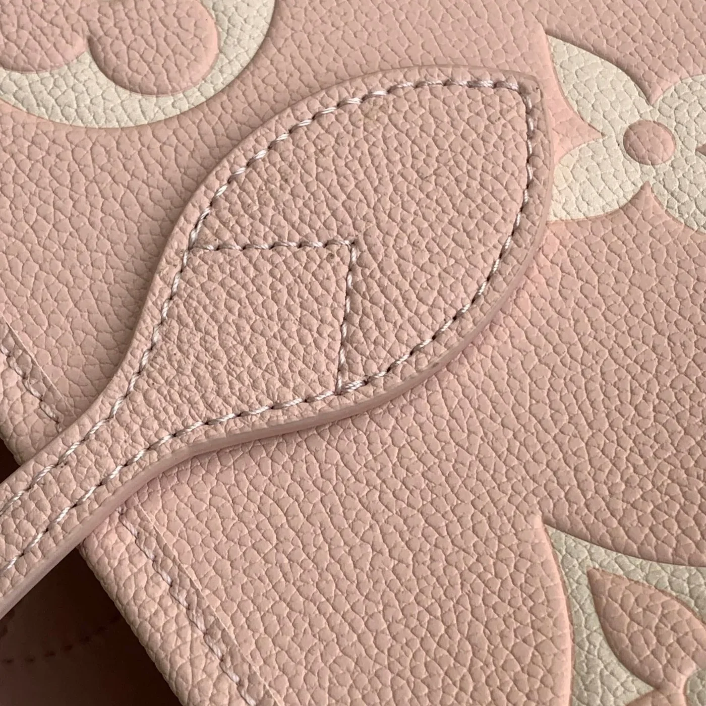 Louis Vuitton Neverfull pink 32 Bag product view 3