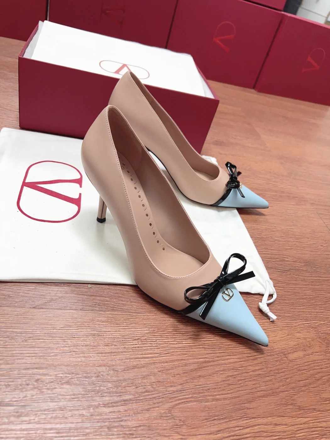 Valentino Women Beige Leather Blue Bow Detail Pumps product view 3