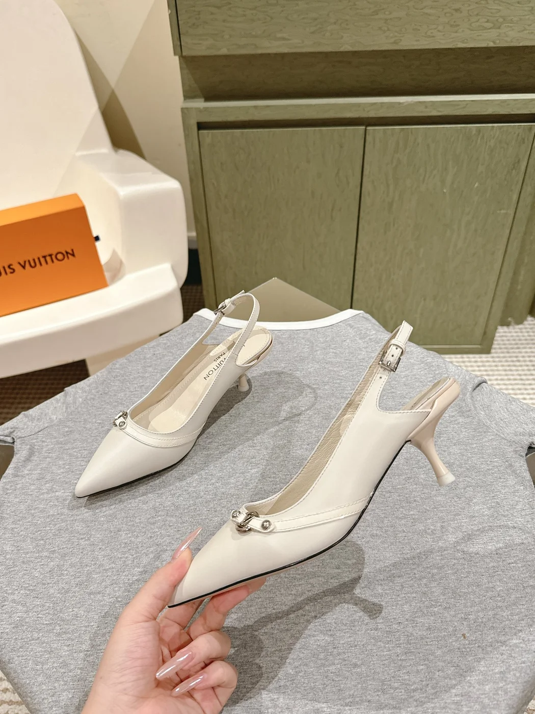 Louis Vuitton Women White Leather Pointed Slingback Heels product view 4