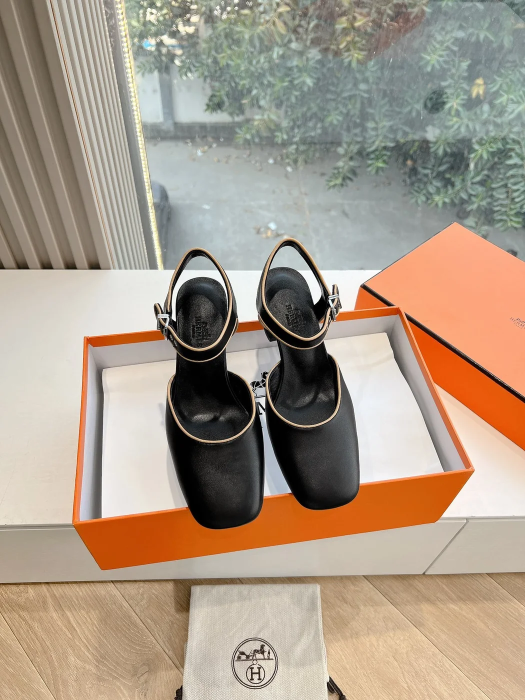 Hermès Women Black Leather Trimmed Heels product view 2