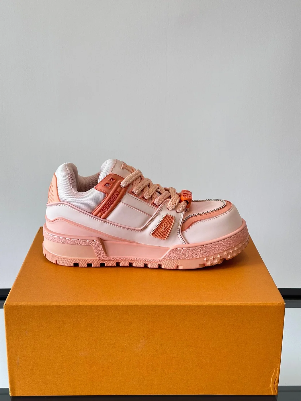 Louis Vuitton Men Pink Leather And Mesh Sneakers product view 6