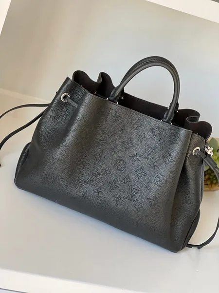 Louis Vuitton bella mahina tote black product view 4