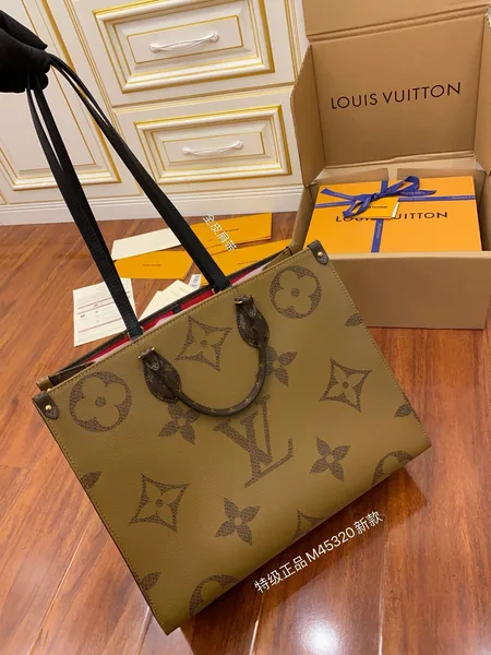 Louis Vuitton OnTheGo GM Monogram Giant Reverse canvas Bag product view 6