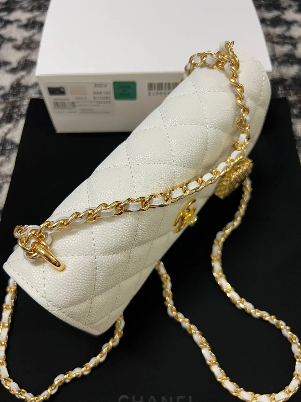 Chanel Woc Charm Handbags White Lizard Skin With Lock Pattern Bag 20 cm product view 4
