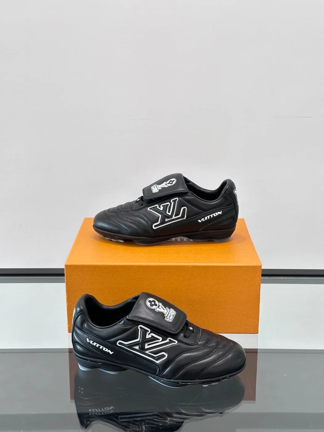 Louis Vuitton Men Black Leather Sneakers product view 4