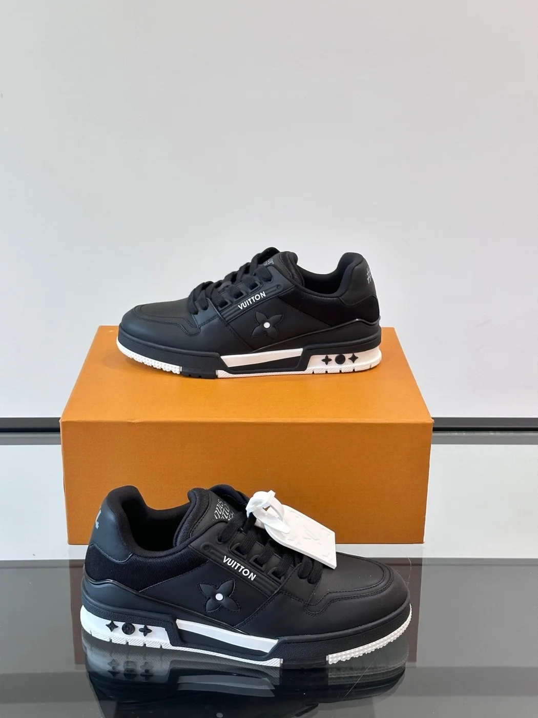 Louis Vuitton Men Black Leather Sneakers product view 4