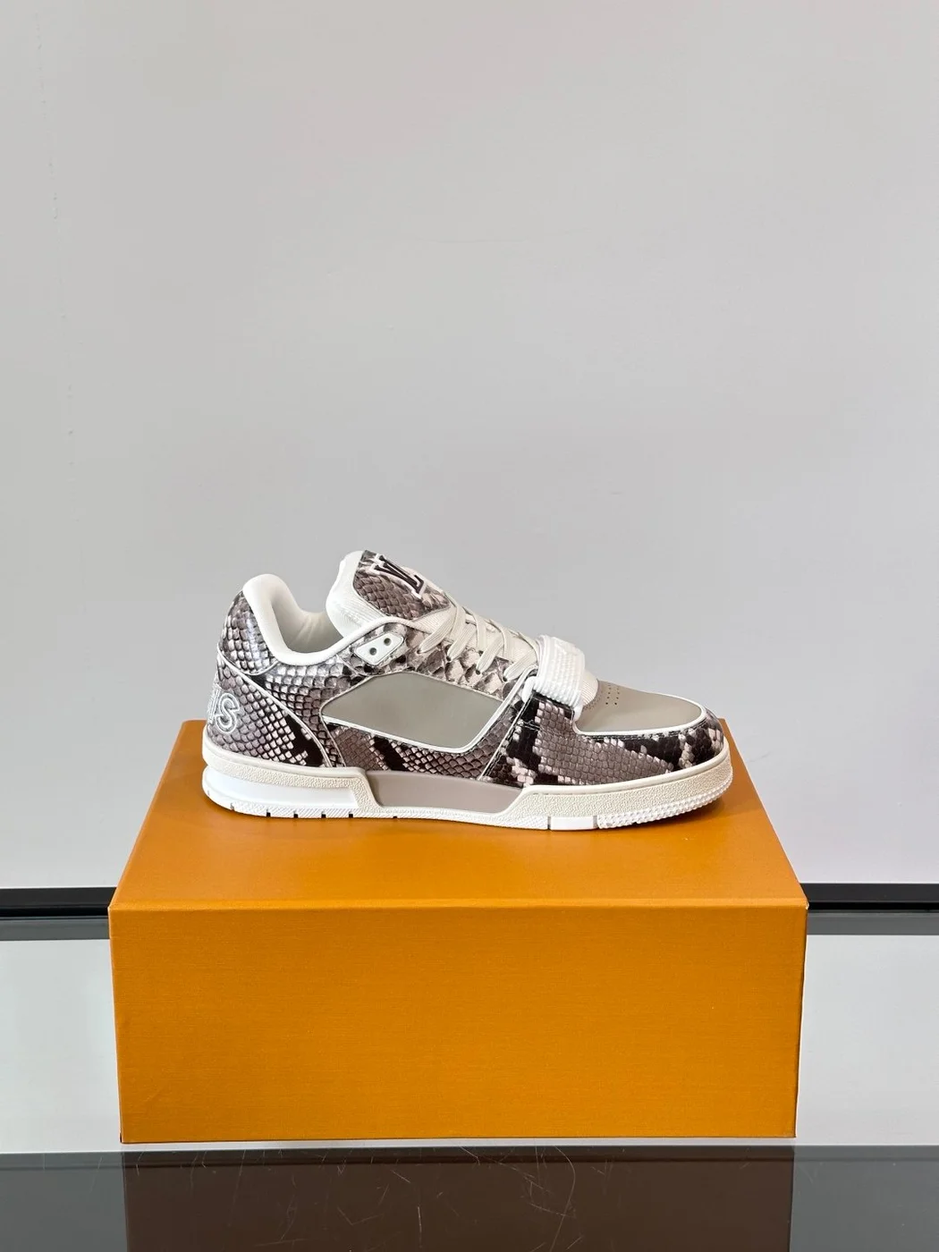 Louis Vuitton Men Grey Snake Print Leather Sneakers product view 6