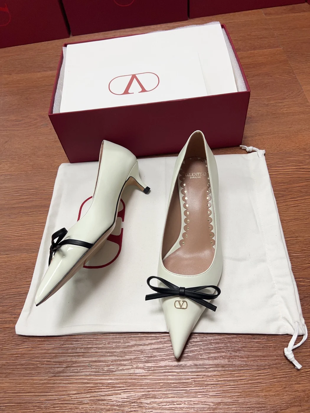 Valentino Women Ivory Leather Bow Accent Pumps product view 3