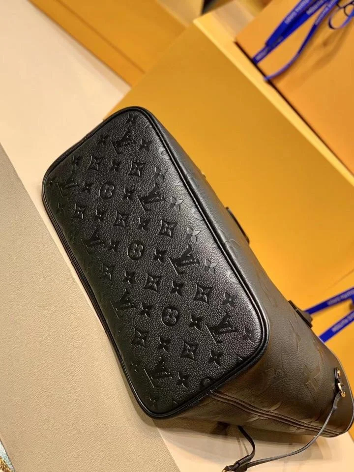 Louis Vuitton Neverfull MM 32 Black Embossed Cowhide Leather Bag product view 3