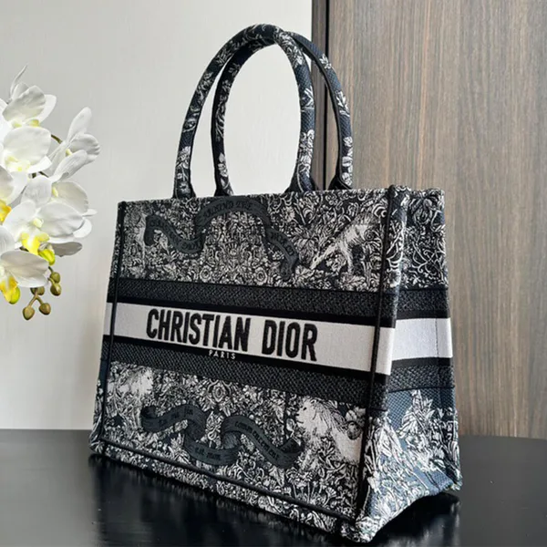 Dior Medium Dior Book Tote product view 2